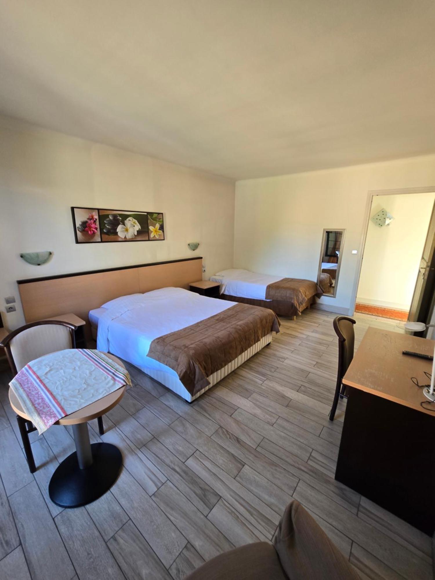Auberge Les Aromes Γκρας Εξωτερικό φωτογραφία